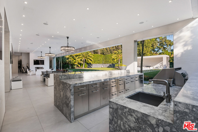 7 Bed Home for Sale in Beverly Hills, California