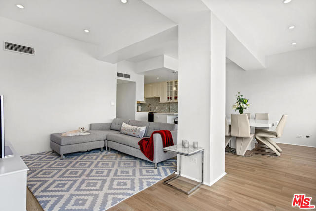 1 Bed Home for Sale in Los Angeles, California