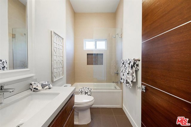6 Bed Home for Sale in Sherman Oaks, California