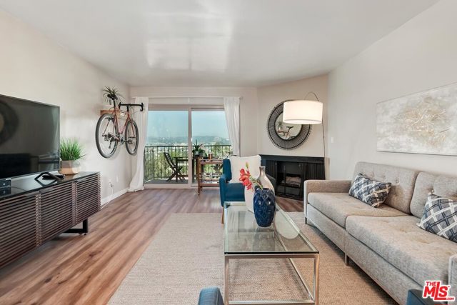 1 Bed Home for Sale in Los Angeles, California