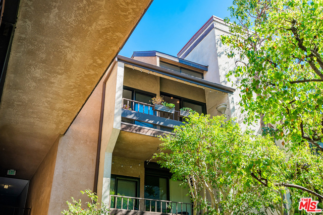 1 Bed Home for Sale in Playa del Rey, California