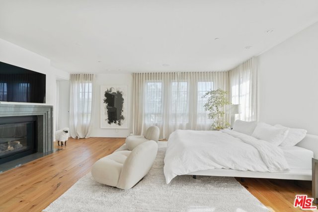 5 Bed Home for Sale in Los Angeles, California
