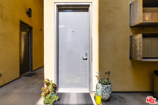 1 Bed Home for Sale in Los Angeles, California