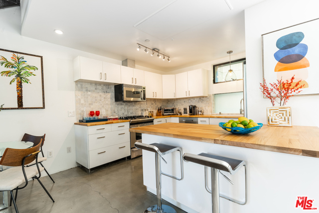 1 Bed Home for Sale in Los Angeles, California