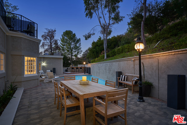 6 Bed Home for Sale in Encino, California