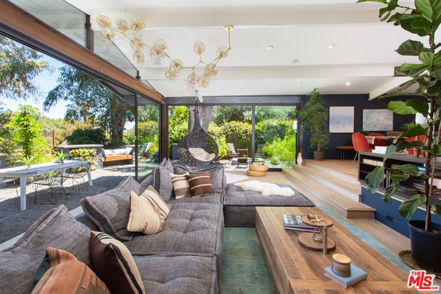 2261 CARRIAGE Drive, Rolling Hills Estates, California 90274, 4 Bedrooms Bedrooms, ,4 BathroomsBathrooms,Residential,Sold,CARRIAGE,19486406