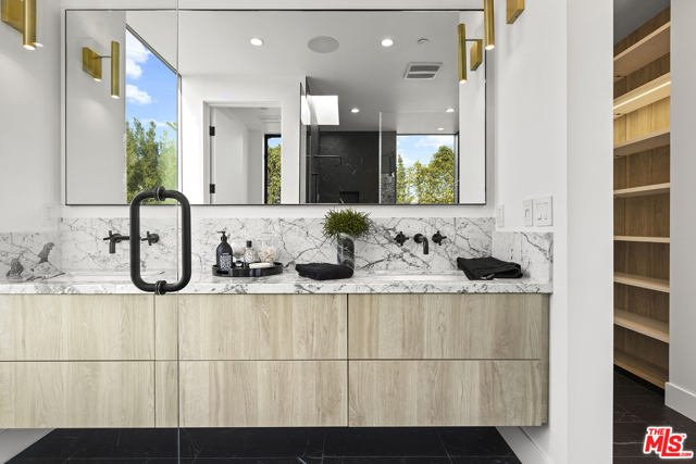 5 Bed Home for Sale in Los Angeles, California