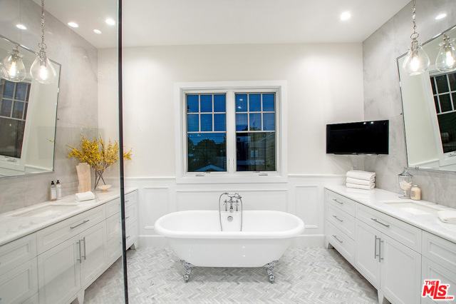 5 Bed Home for Sale in Los Angeles, California