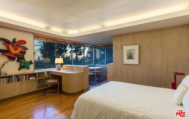 5 Bed Home for Sale in Los Angeles, California