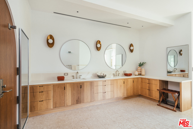 5 Bed Home for Sale in Pacific Palisades, California