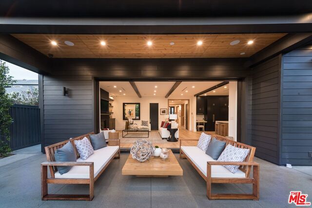 5 Bed Home for Sale in Studio City, California