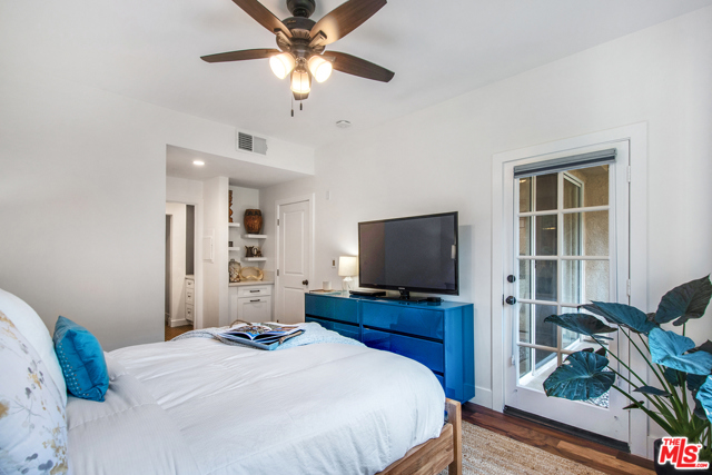 1 Bed Home for Sale in Playa del Rey, California
