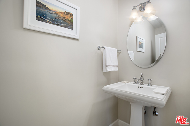 3 Bed Home for Sale in Lake Balboa, California