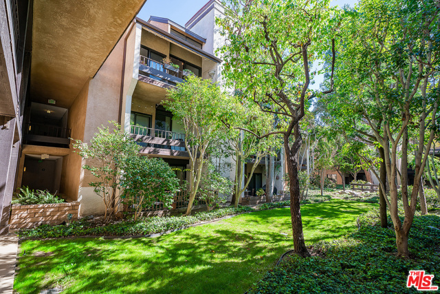 1 Bed Home for Sale in Playa del Rey, California