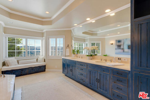 6 Bed Home for Sale in Pacific Palisades, California