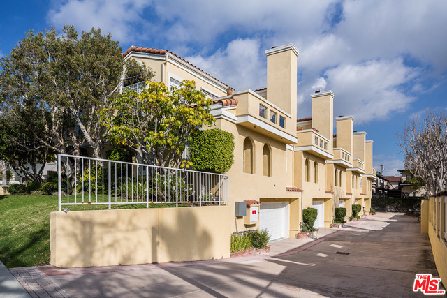 224 HELBERTA Avenue, Redondo Beach, California 90277, 3 Bedrooms Bedrooms, ,3 BathroomsBathrooms,Residential,Sold,HELBERTA,17261402