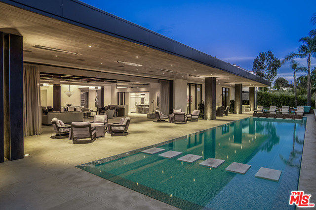 Photo of 912 N HILLCREST Road, Beverly Hills, CA 90210