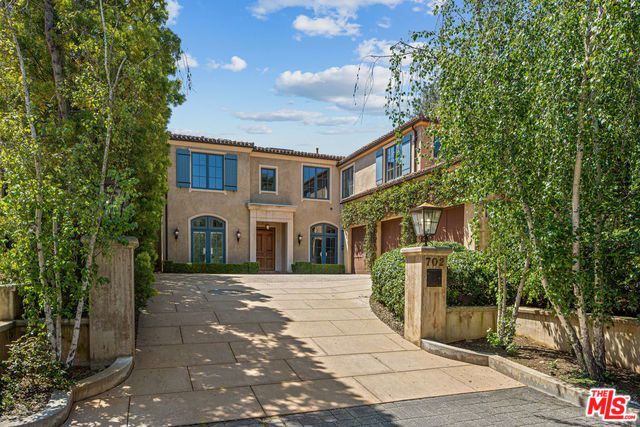 Photo of 702 PATTERSON Place, Pacific Palisades, CA 90272