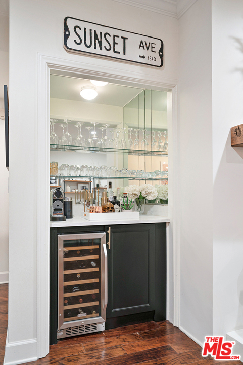 1 Bed Home for Sale in Los Angeles, California