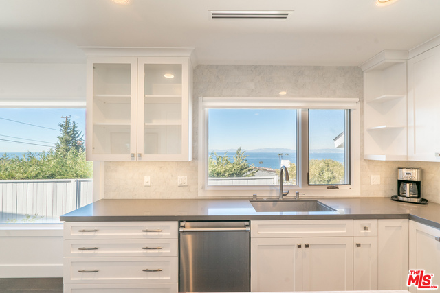 402 VIA SAN SEBASTIAN, Redondo Beach, California 90277, 3 Bedrooms Bedrooms, ,1 BathroomBathrooms,Residential,Sold,VIA SAN SEBASTIAN,19437562