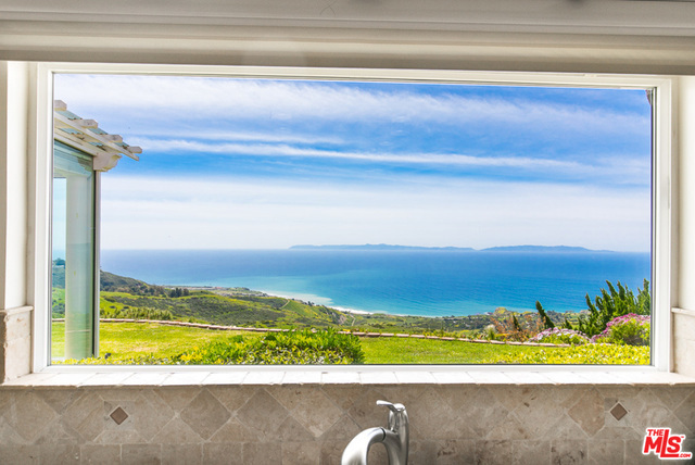 61 OCEANAIRE Drive, Rancho Palos Verdes, California 90275, 3 Bedrooms Bedrooms, ,3 BathroomsBathrooms,Residential,Sold,OCEANAIRE,19451576