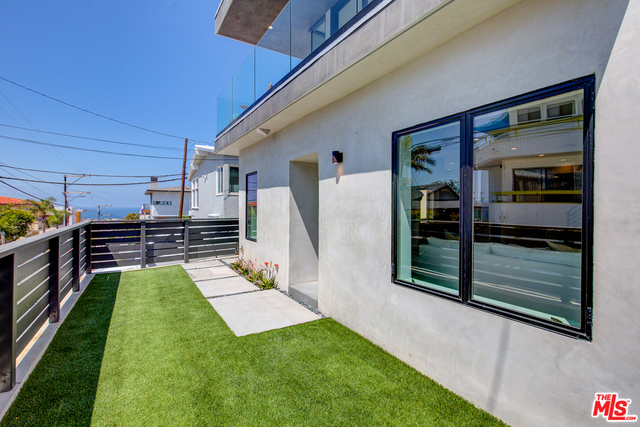 1017 8TH Street, Hermosa Beach, California 90254, 3 Bedrooms Bedrooms, ,2 BathroomsBathrooms,Residential,Sold,8TH,19507088