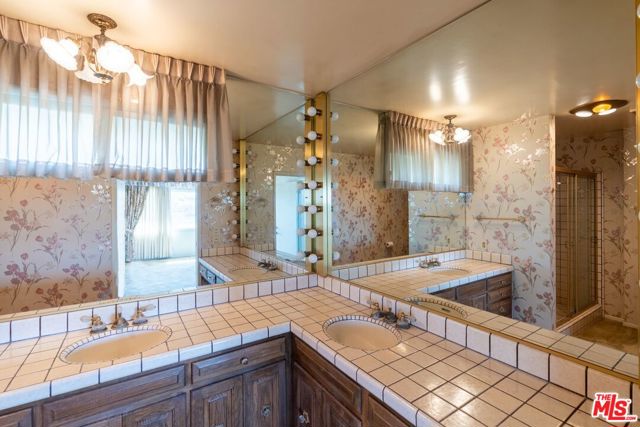 5 Bed Home for Sale in Playa del Rey, California