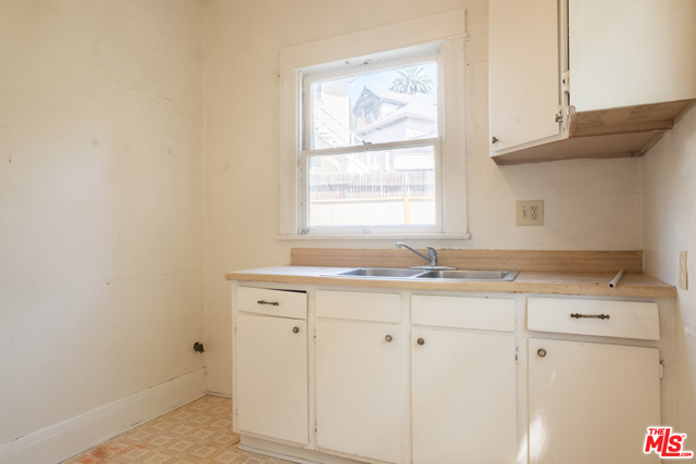  Income Home for Sale in Los Angeles, California