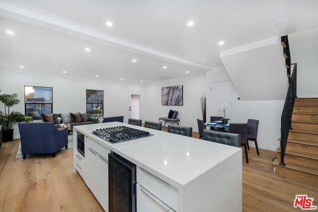 2704 OAK Avenue, Manhattan Beach, California 90266, 3 Bedrooms Bedrooms, ,3 BathroomsBathrooms,Residential,Sold,OAK,19530056