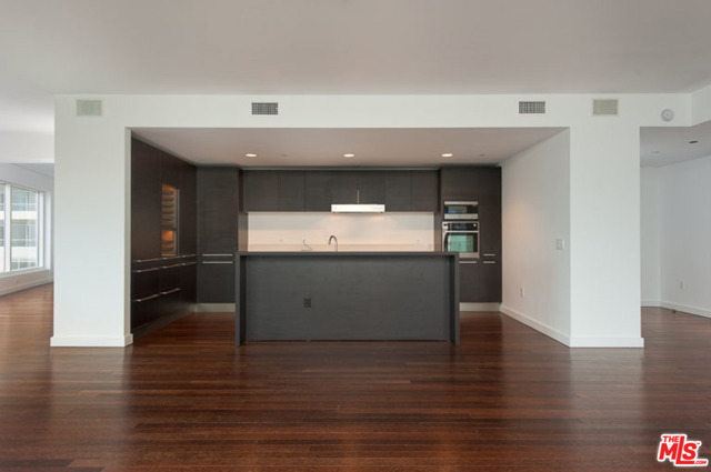 3 Bed Home for Sale in Los Angeles, California