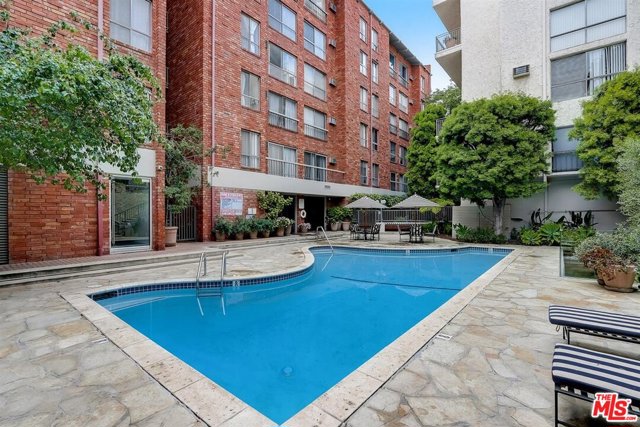 1 Bed Home for Sale in Los Angeles, California