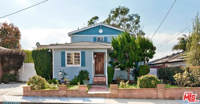 1756 11TH Street, Manhattan Beach, California 90266, 3 Bedrooms Bedrooms, ,2 BathroomsBathrooms,Residential,Sold,11TH,20542688