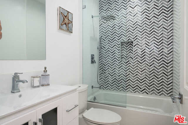 2704 OAK Avenue, Manhattan Beach, California 90266, 3 Bedrooms Bedrooms, ,3 BathroomsBathrooms,Residential,Sold,OAK,19530056