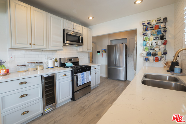 3 Bed Home for Sale in Hawthorne, California