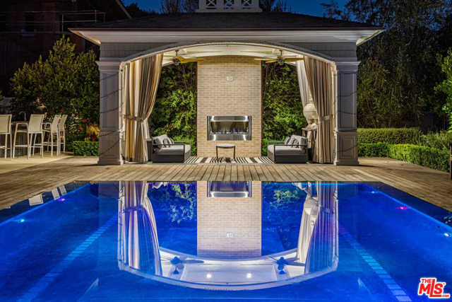 Photo of 524 N TIGERTAIL Road, Los Angeles, CA 90049