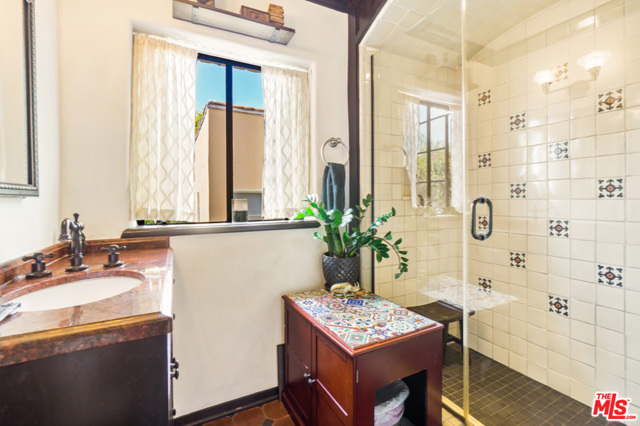 1 Bed Home for Sale in Los Angeles, California