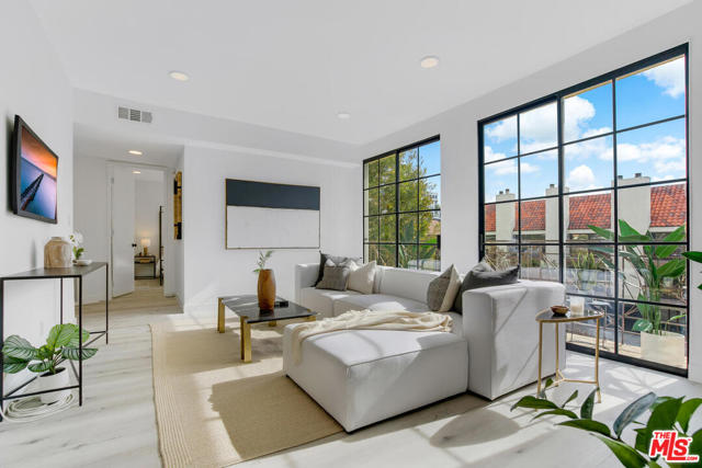 3 Bed Home for Sale in Los Angeles, California