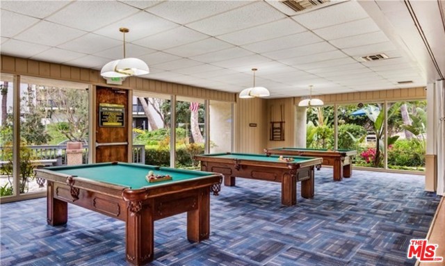 Billiards at e Clubhouse