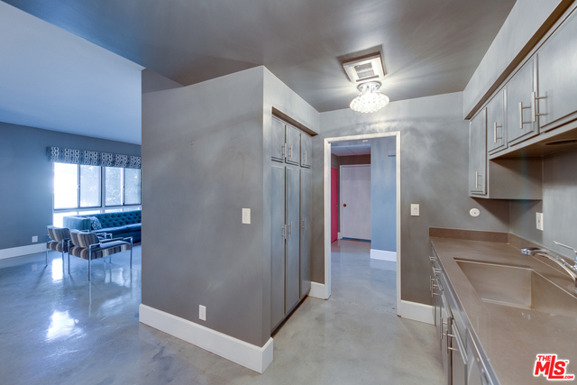 1 Bed Home for Sale in Los Angeles, California