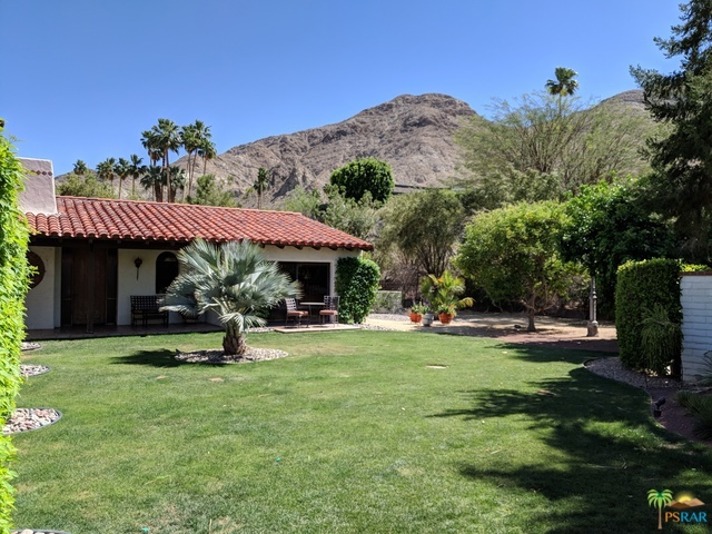 Detached Casita with Living Room and Bed