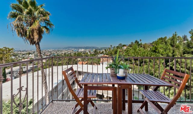 1 Bed Home for Sale in Los Angeles, California
