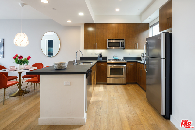 1 Bed Home for Sale in Los Angeles, California