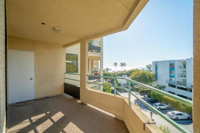 520 The Village, Redondo Beach, California 90277, 2 Bedrooms Bedrooms, ,2 BathroomsBathrooms,Residential,Sold,The Village,200018306