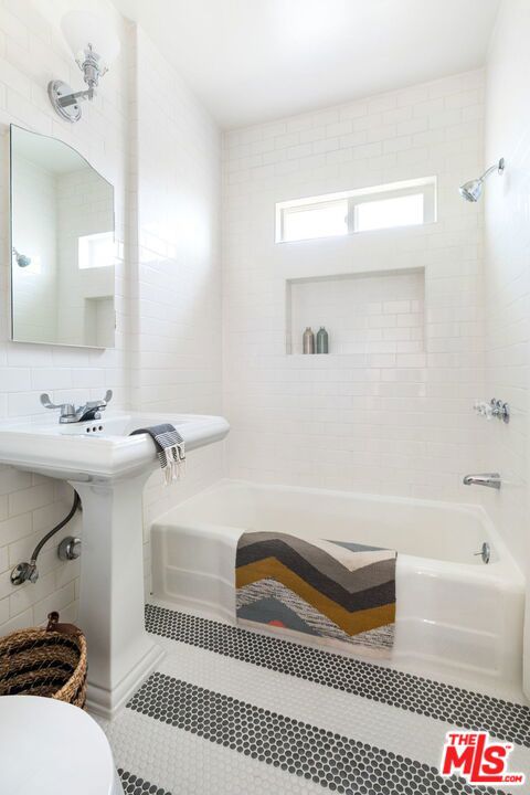 2 Bed Home for Sale in Venice, California