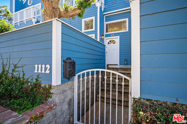 1112 EMERALD Street, Redondo Beach, California 90277, 3 Bedrooms Bedrooms, ,2 BathroomsBathrooms,Residential,Sold,EMERALD,20587858