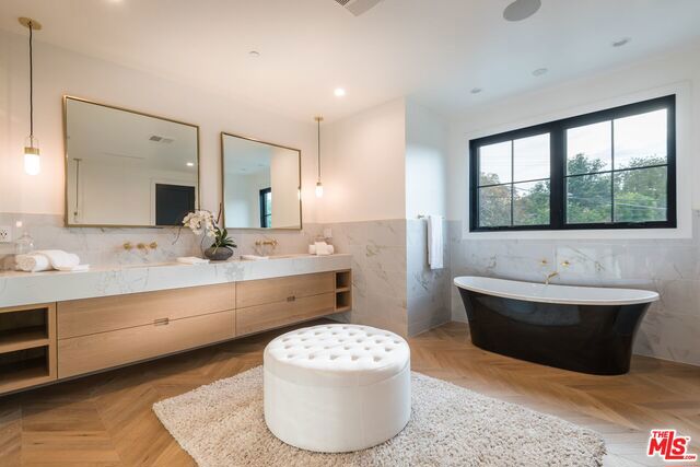 5 Bed Home for Sale in Studio City, California