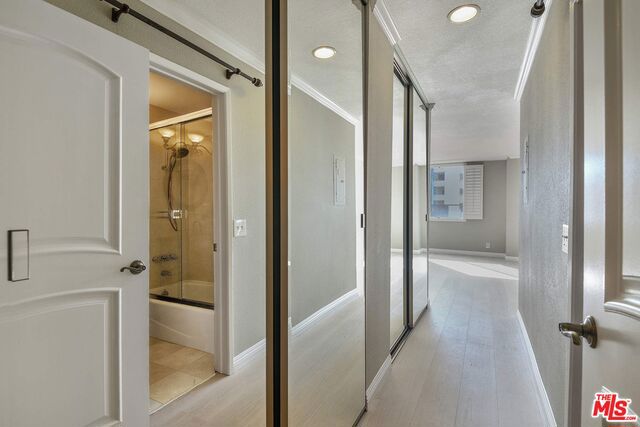 1 Bed Home for Sale in Los Angeles, California