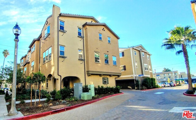 3 Bed Home for Sale in Van Nuys, California