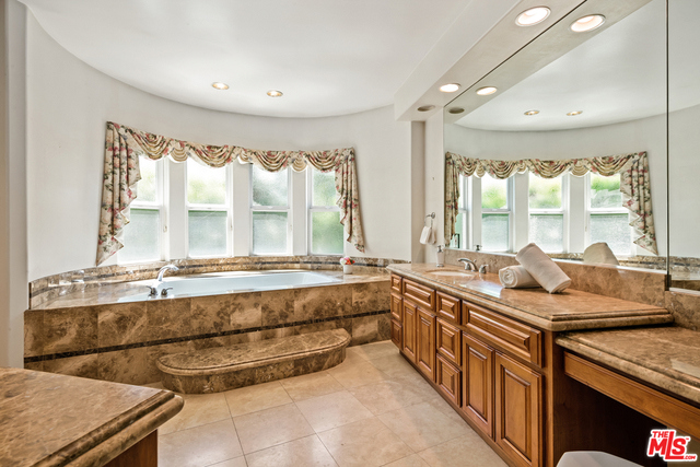 1617 CHESTNUT Avenue, Manhattan Beach, California 90266, 5 Bedrooms Bedrooms, ,4 BathroomsBathrooms,Residential,Sold,CHESTNUT,19510770