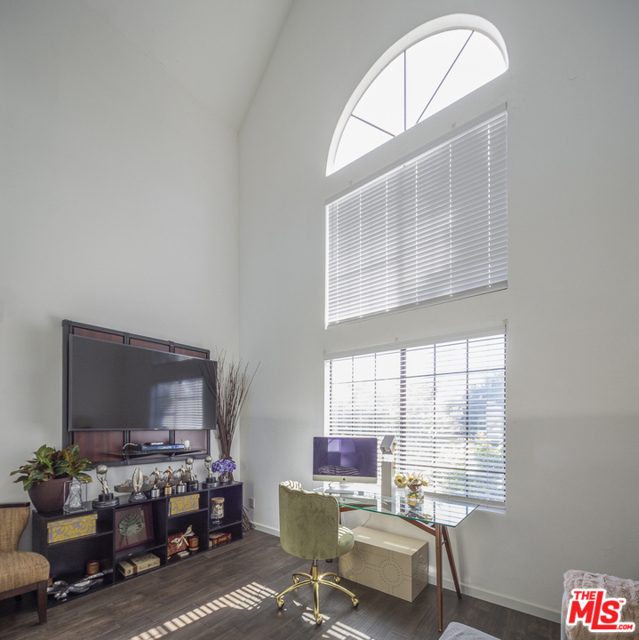 2 Bed Home for Sale in Studio City, California